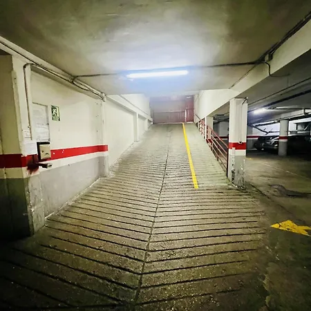 A Orillas Del Pilar Con Parking סרגוסה